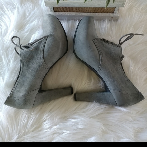 Shoes - Picture 4 of 7